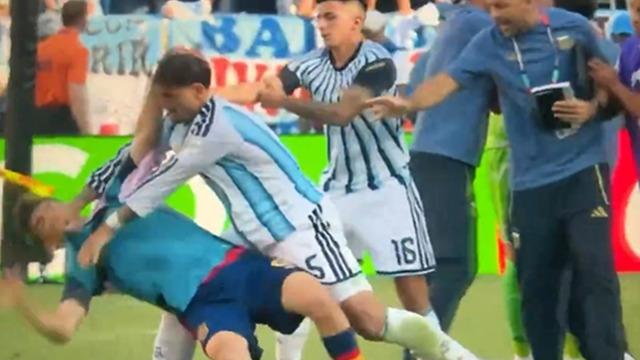 Dünya Kupası Finali Sonrası Saha Karışıklığı ve Yıldızların Çatışması