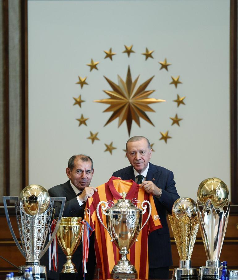 Cumhurbaşkanı Erdoğan, Süper Lig şampiyonu Galatasaray'ı kabul etti