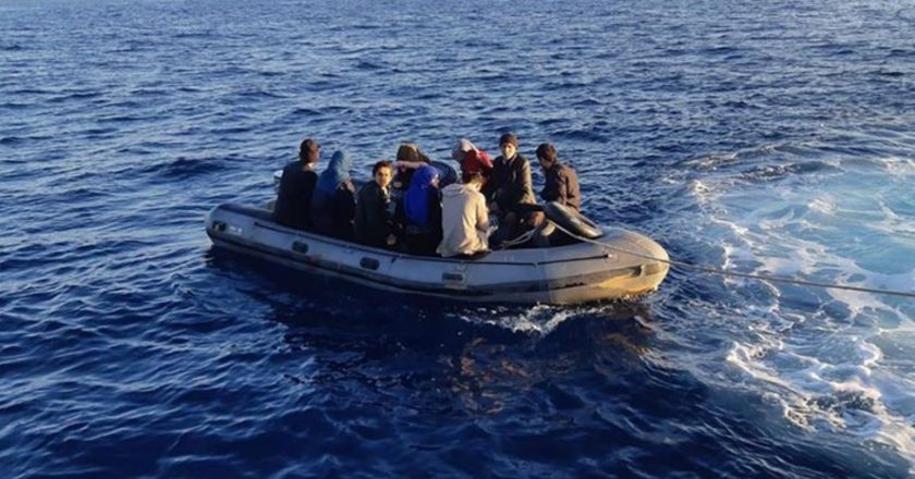 Marmaris'te 19 kaçak göçmen kurtarıldı – Son Dakika Türkiye Haberleri