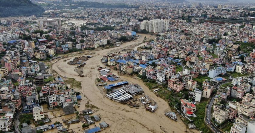 Nepal'deki sel ve heyelan nedeniyle en az 100 kişi öldü, onlarca kişi kayboldu