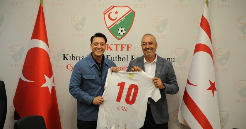 Mesut Özil, KKTC’li sporculara uygulanan ambargo kaldırılmalı çağrısında bulundu
