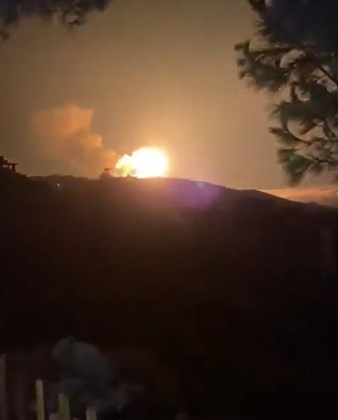 İsrail Lübnan'ı bombalıyor! Birçok şehir hedef alındı: Şiddetli patlamalar yaşanıyor 2