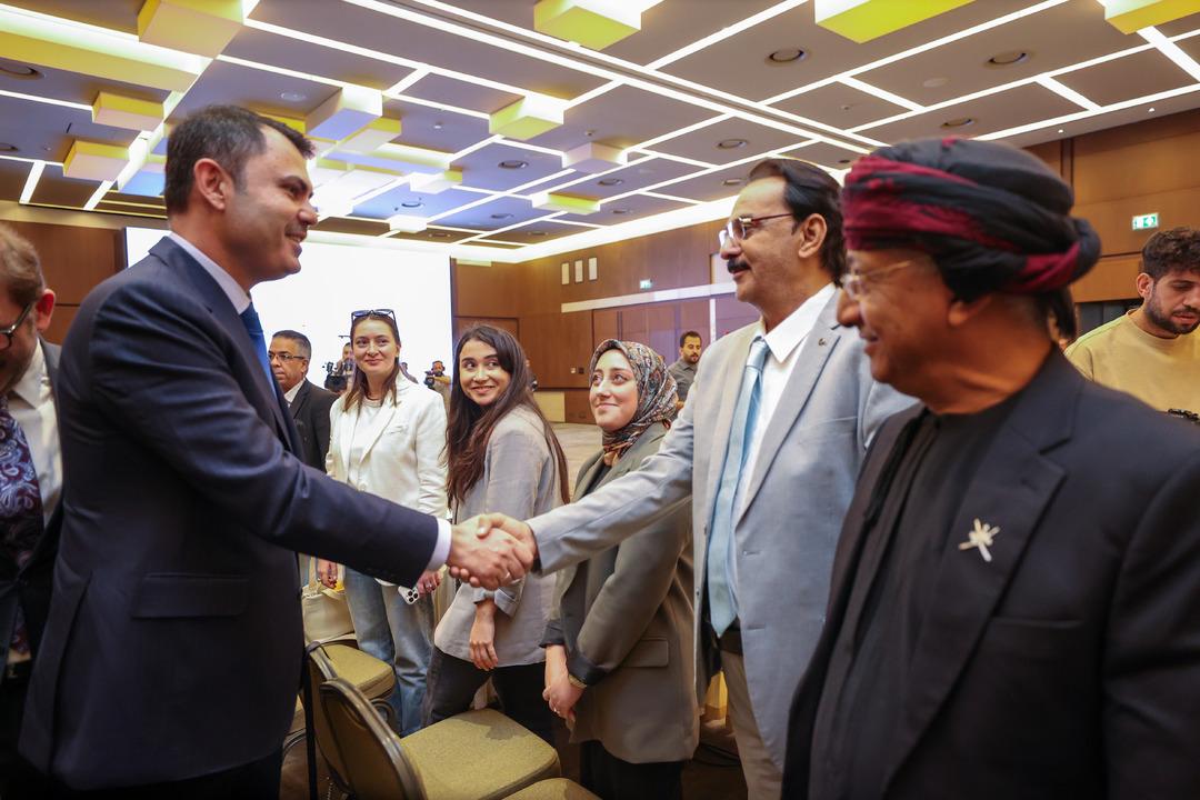 Dünyanın dört bir yanından gazeteciler deprem bölgesini ziyaret etti! Bakan Kurum ve ben Hatay sokaklarında dolaştık 2