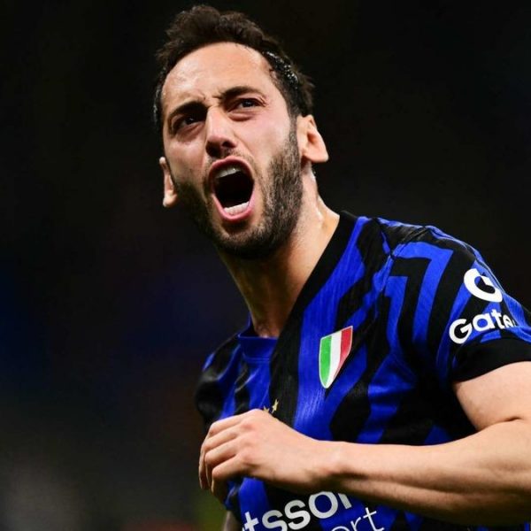 İtalya Serie A’da Ekim ayında gösterdiği performansla dikkatleri çeken Hakan Çalhanoğlu’na özel ödül! –