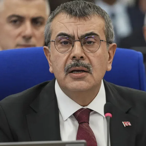 Çocuğunu özel okula gönderen Yusuf Tekin kendini böyle savundu: ‘Benim tercih özgürlüğüm’ – Son Dakika Siyaset Haberleri