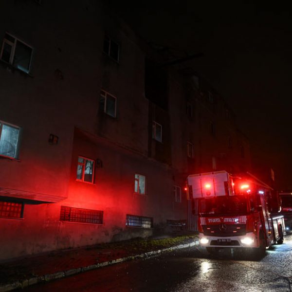 İstanbul’da Fabrikada Yangın: 3 Yaralıdan 1’i Ağır Yaralı